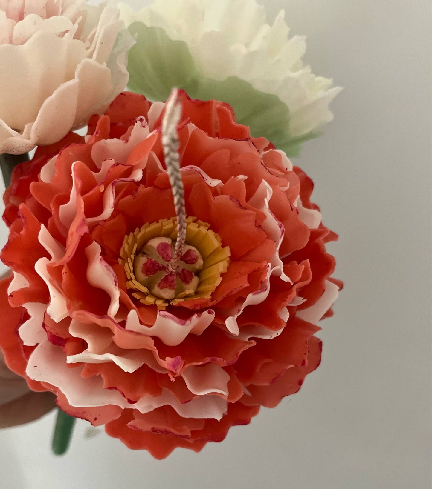 Bijūno žiedo žvakė ant koto pagaminta iš balto bičių vaško