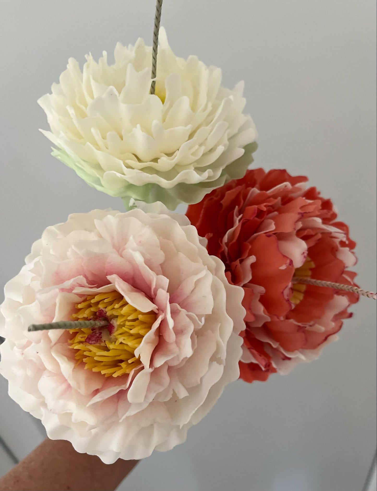 Bijūno žiedo žvakė ant koto pagaminta iš balto bičių vaško