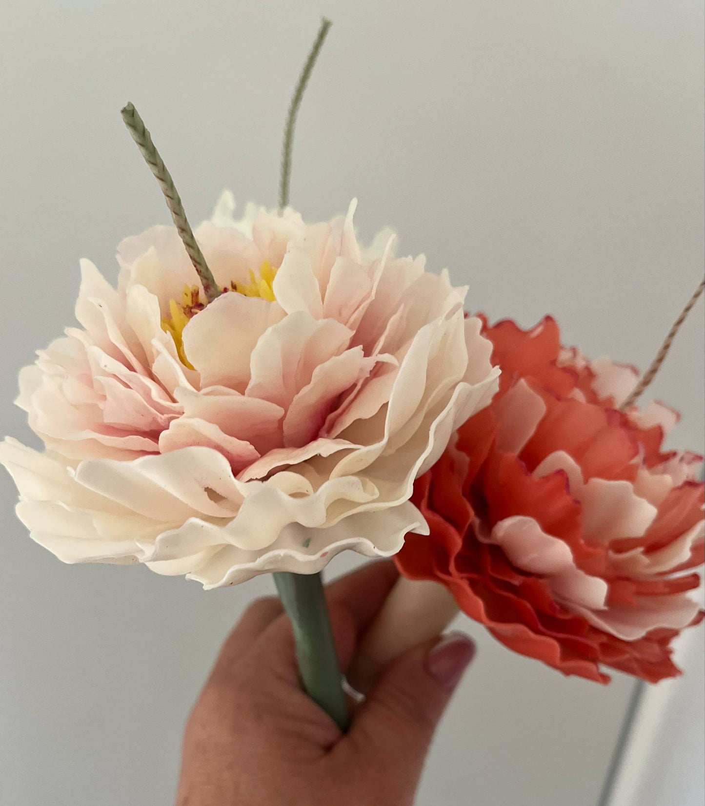 Bijūno žiedo žvakė ant koto pagaminta iš balto bičių vaško